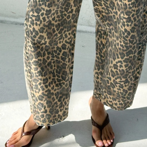 LE BON SHOPPE ARC PANTS IN LEOPARD SIZE SMALL - Picture 1 of 4